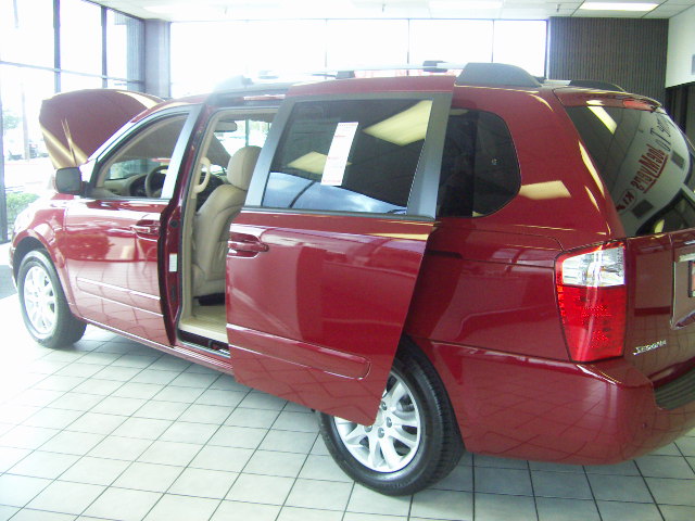 02 02 06 042 2006 Kia Sedona My Review and Picture